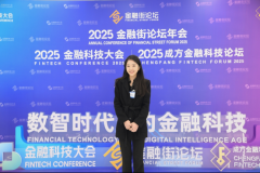 她多次目睹厚达数千页的投标文件仅因一条细微